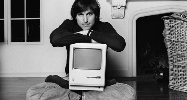 steve_jobs_yoga_mac.jpg